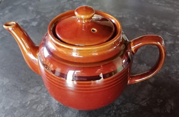 Une théière ou cafetière de couleur brune., Huis en Inrichting, Keuken | Servies, Zo goed als nieuw, Kom(men), Overige stijlen