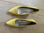 Tamaris gele pumps maat 38, Kleding | Dames, Schoenen, Tamaris, Pumps, Geel, Ophalen of Verzenden