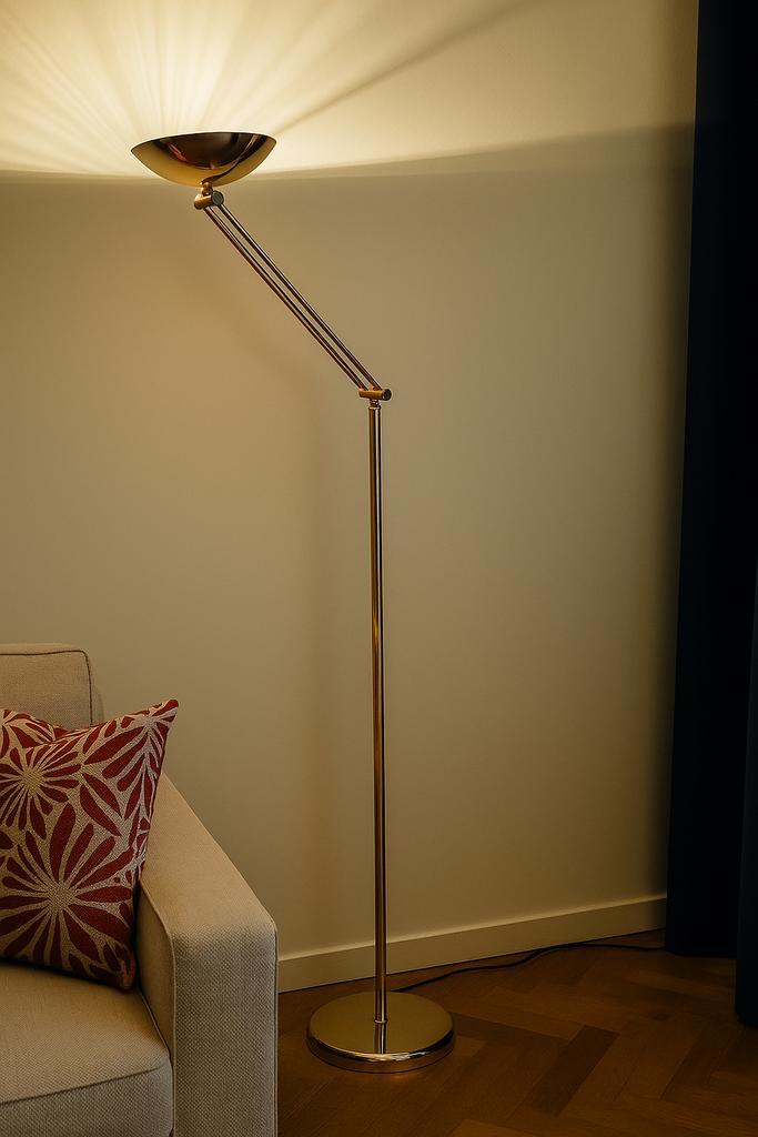 Gouden vloerlamp met verstelbare arm – sfeerverlichting, Huis en Inrichting, Lampen | Vloerlampen, Zo goed als nieuw, Minder dan 100 cm