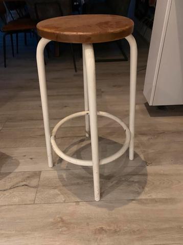 Hout metalen stevige kruk beschikbaar voor biedingen