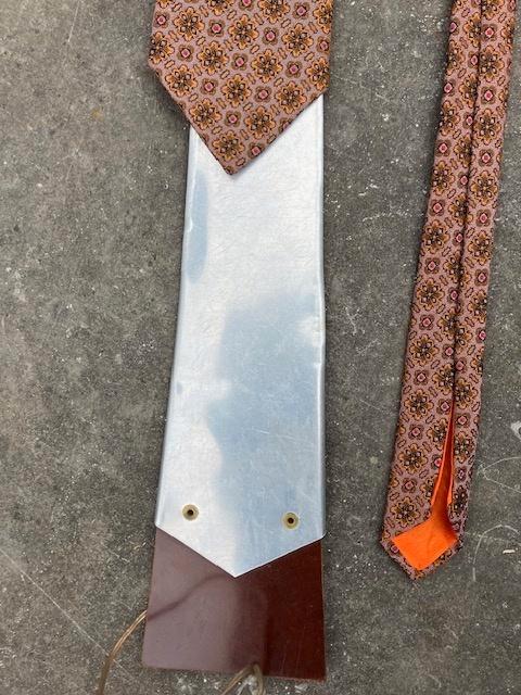 APPAREIL VINTAGE POUR REPASSER LES CRAVATES, Vêtements | Hommes, Cravates, Porté, Enlèvement ou Envoi