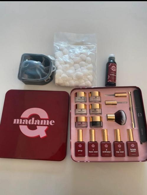 Dipping powder van madame q, Handtassen en Accessoires, Uiterlijk | Cosmetica en Make-up, Gebruikt, Make-up, Handen en Nagels