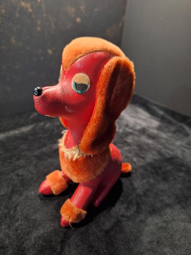 Vintage lederen hondje met details in mohair, Antiek en Kunst, Curiosa en Brocante, Ophalen of Verzenden