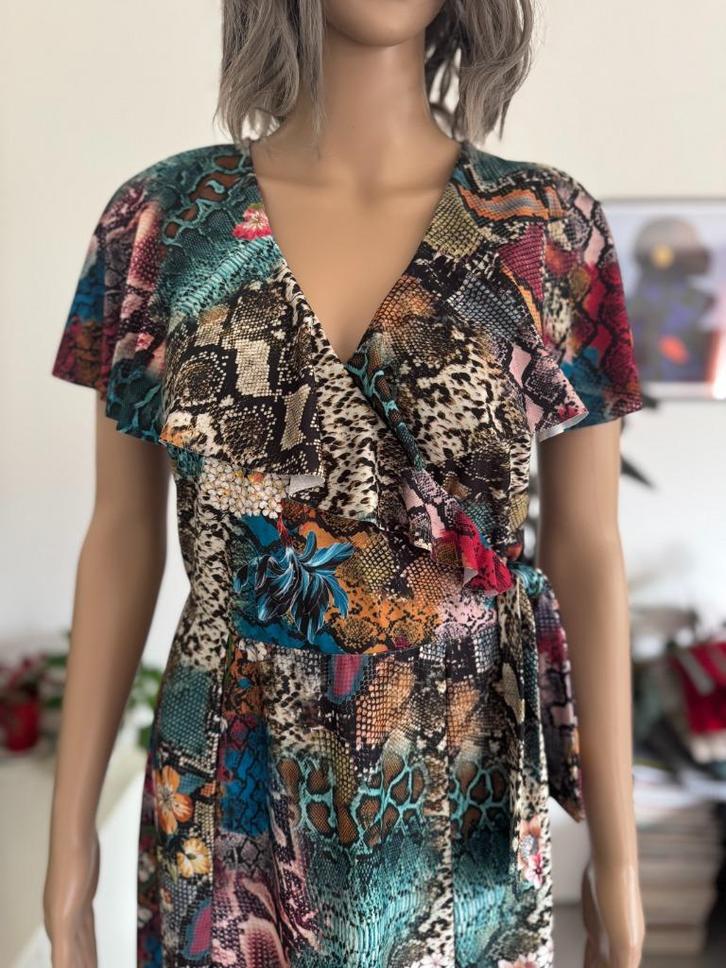 Beautiful maxi dress with print (size S/M/L), Kleding | Dames, Jurken, Zo goed als nieuw, Maat 38/40 (M), Beige, Onder de knie