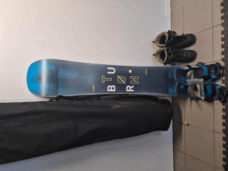 Snowboard uitrusting Burton..board,boots,bindingen,helm, Sport en Fitness, Snowboarden, Zo goed als nieuw, Board, Ophalen