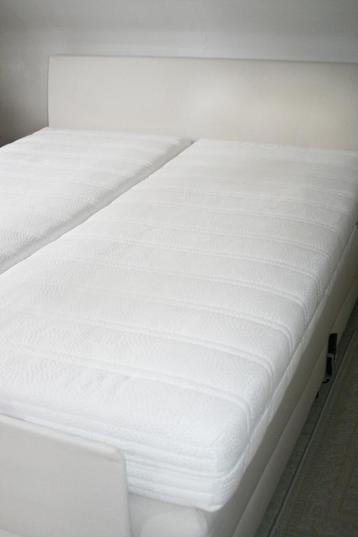 Boxspring met voleiken poten en verstelbare matrasligging