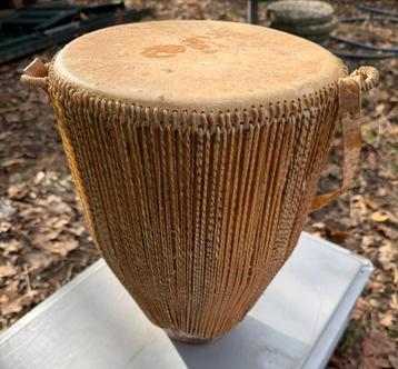 djembé trommel / West-Afrika beschikbaar voor biedingen