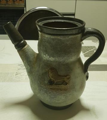 stenen kruik van 1953 van Waterloo  beschikbaar voor biedingen