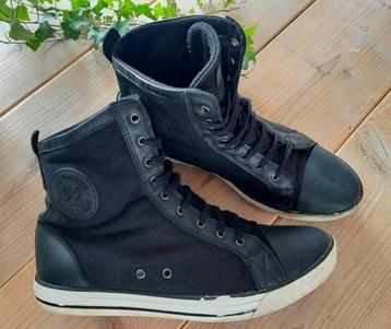 Moto V'Quattro Game Catfight All Star - Taille 44,5 disponible aux enchères