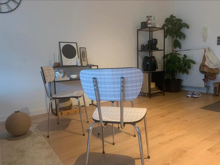 Bijzondere vintage stoeltjes + tafeltje (perfecte staat!), Huis en Inrichting, Stoelen, Zo goed als nieuw, Twee, Metaal, Grijs