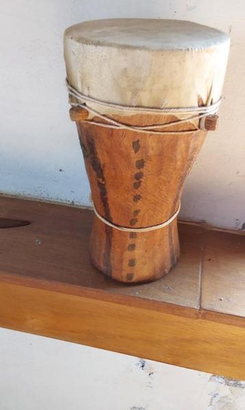instrument à percussions d'AFRIQUE  djembé, Musique & Instruments, Percussions, Enlèvement ou Envoi, Comme neuf, Autres types
