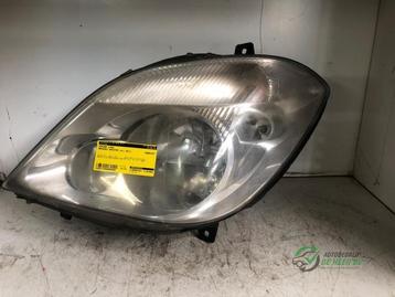 Koplamp links van een Mercedes Sprinter beschikbaar voor biedingen