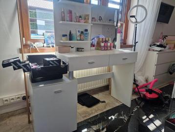 Coiffeuse maquilleuse  beschikbaar voor biedingen