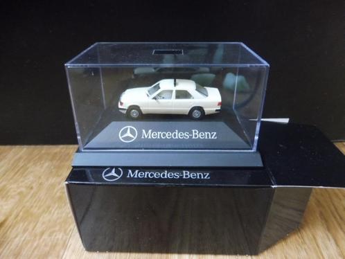 1:87 Herpa dealer Mercedes-Benz E-Klasse 300E W124 Facelift, Hobby en Vrije tijd, Modelauto's | 1:87, Zo goed als nieuw, Auto
