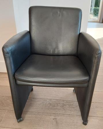 4 lederen eetkamerstoelen beschikbaar voor biedingen