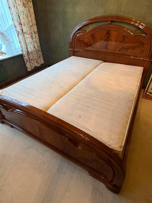 Zeer kwalitatief bed 1,60 M - kleerkast B 2,80 M x H 2,25 M, Huis en Inrichting, Slaapkamer | Complete slaapkamers, Zo goed als nieuw