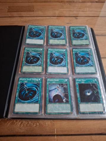 Mooi groot lot Yu-Gi-Oh kaarten special edition 1996

 beschikbaar voor biedingen
