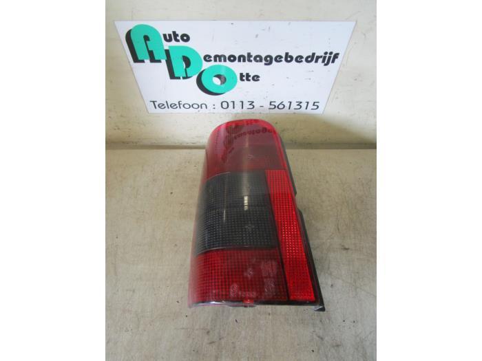 Feu arrière gauche d'un Peugeot Partner (Partner 96-), Autos : Pièces & Accessoires, Éclairage, Peugeot, Utilisé, 3 mois de garantie