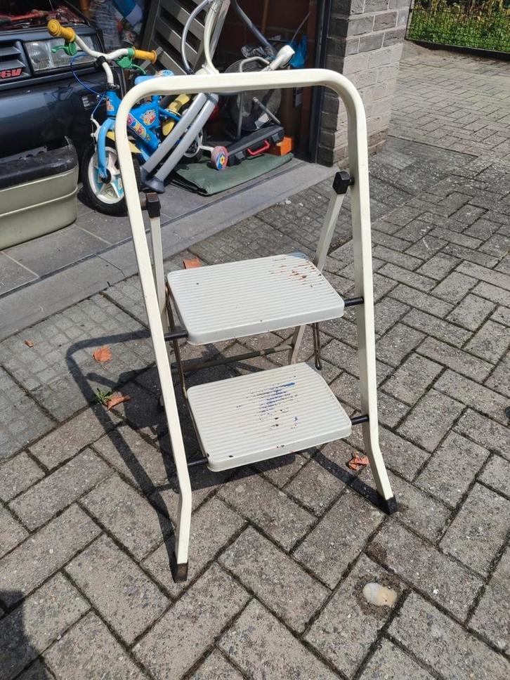 2 laddertjes met 2 treden, Doe-het-zelf en Bouw, Ladders en Trappen, Zo goed als nieuw, Ladder, Ophalen
