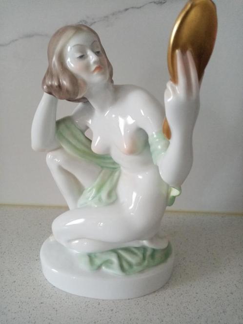 Porseleinen beeldje „de naakte vrouw met spiegel” Herend/195, Antiek en Kunst, Antiek | Porselein, Ophalen of Verzenden