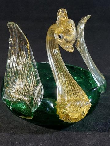 Murano zwaan beschikbaar voor biedingen