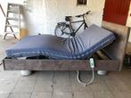 Electrisch verstelbaar bed, Ophalen