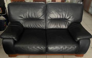 2- en 3 zit leder + salontafel beschikbaar voor biedingen