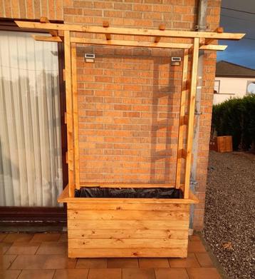 Handgemaakte pergola beschikbaar voor biedingen