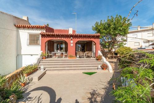 Mediterrane half-vrijstaande villa in Punta Prima, Immo, Buitenland, Spanje, Woonhuis, Overige
