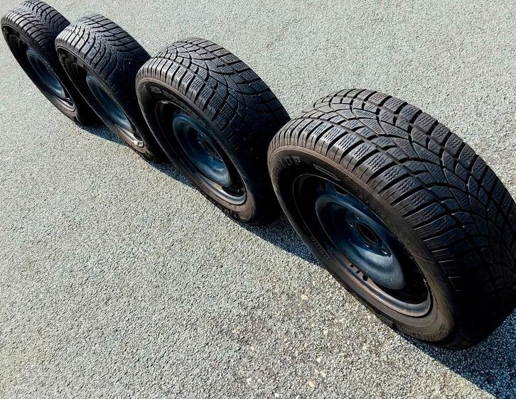 4 jantes pour Mazda avec pneus hiver 215/65-16, Autos : Pièces & Accessoires, Pneus & Jantes, Pneus et Jantes, Pneus hiver, 16 pouces