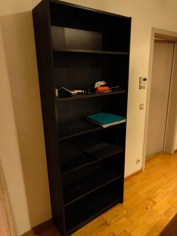 Kast beschikbaar voor biedingen