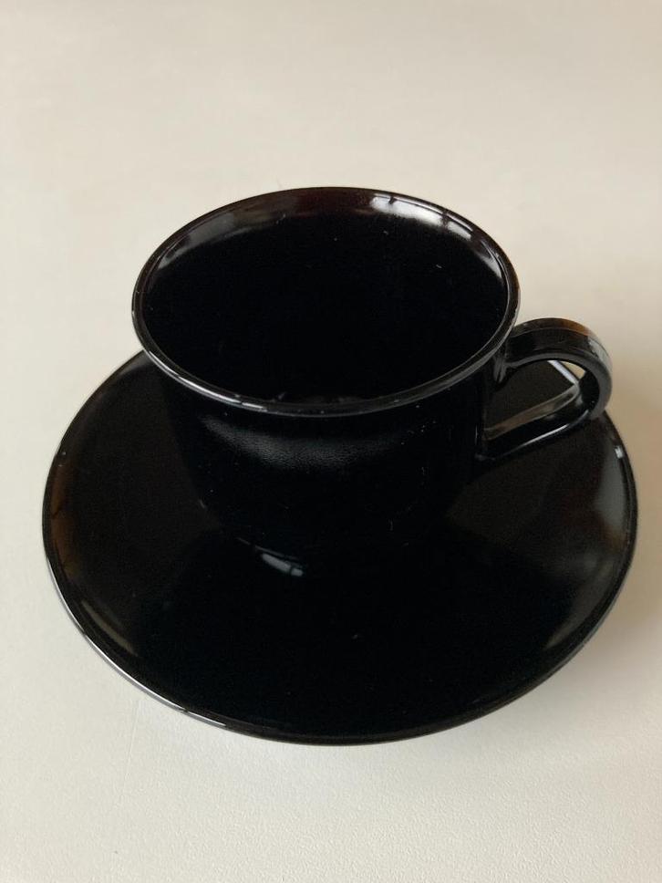 Vintage zwart Espresso kopje met onderbordje, Huis en Inrichting, Keuken | Servies, Zo goed als nieuw, Kop(pen) en/of Schotel(s)