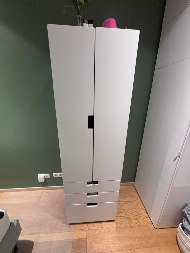 Armoir blanche ikea pour enfant, Maison & Meubles, Armoires | Penderies & Garde-robes, Utilisé, 150 à 200 cm, 50 à 100 cm, 50 à 75 cm