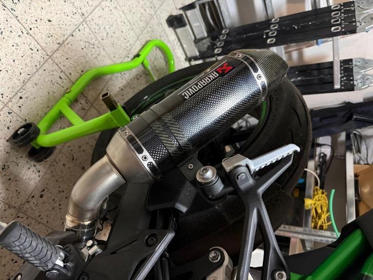 Carbon Akrapovic Uitlaat ( NIEUW NOG IN DOOS), Motoren, Onderdelen | Kawasaki, Nieuw, Ophalen