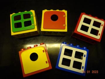 duplo, leuk set met 5 raampjes met opengaande venstertjes beschikbaar voor biedingen