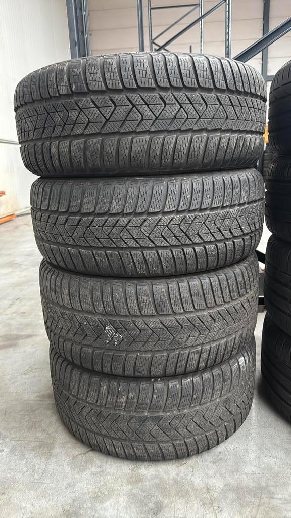 225/45R18. Site d'hiver 255/40R18 de la marque Pirelli, Vêtements | Femmes, Vestes | Hiver, Enlèvement