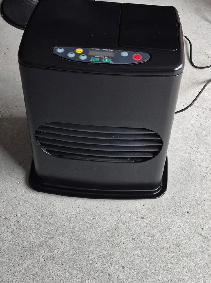 Zibro petroleum kachel, Doe-het-zelf en Bouw, Verwarming en Radiatoren, Kachel, Ophalen