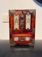 Chinees juwelen kastje, Ophalen