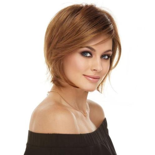 Moderne pruik caramel bruin vlot kort haar model Raquel, Handtassen en Accessoires, Uiterlijk | Haarverzorging, Nieuw, Pruik of Haarverlenging