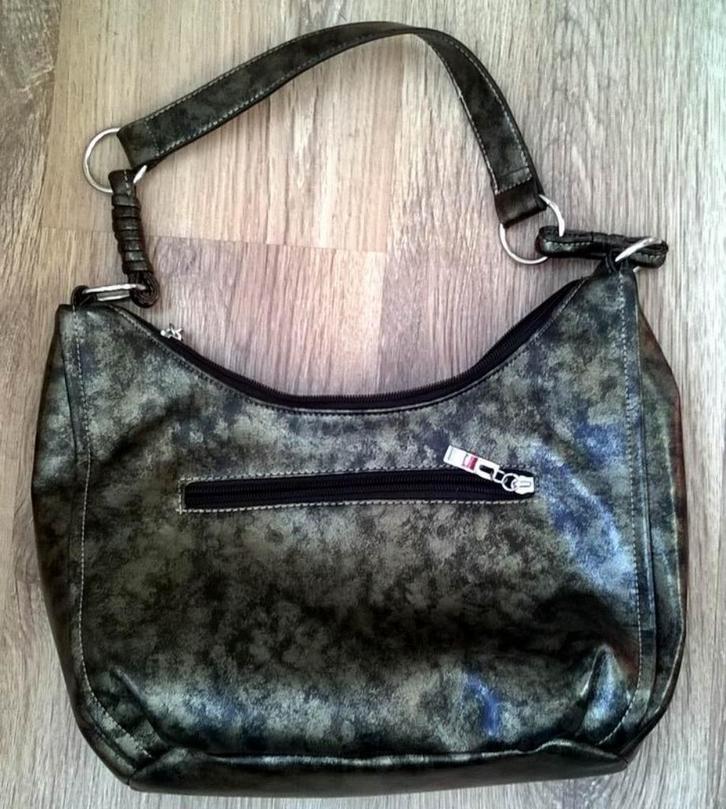 Dameshandtas in zwart + vergulde skai, Handtassen en Accessoires, Tassen | Damestassen, Zo goed als nieuw, Schoudertasje, Zwart