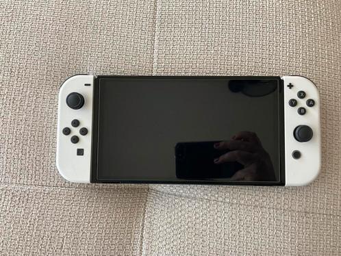 Nintendo switch OLED + case, Games en Spelcomputers, Spelcomputers | Nintendo Switch, Nieuw, Switch OLED, Ophalen of Verzenden