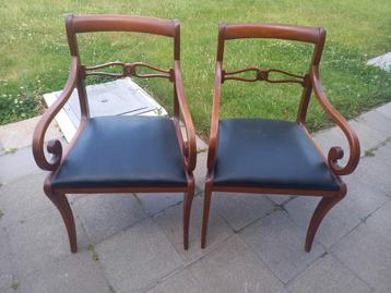 2 stoelen beschikbaar voor biedingen