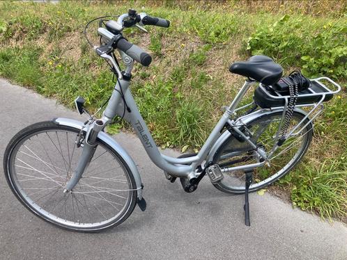 Mooie elektrische damesfiets als nieuw, Fietsen en Brommers, Elektrische fietsen, Batavus, Ophalen