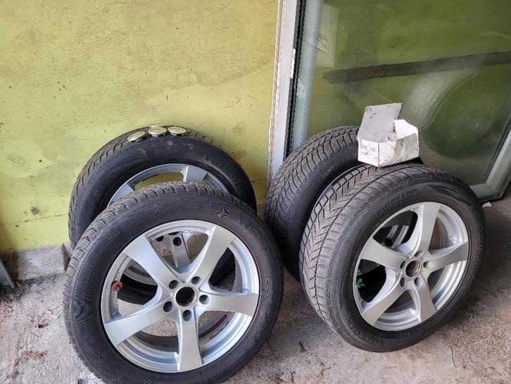 4 pneus hiver 225/55/R17 montés sur jantes alu bon état, Autos : Pièces & Accessoires, Pneus & Jantes, Pneus et Jantes, Pneus hiver