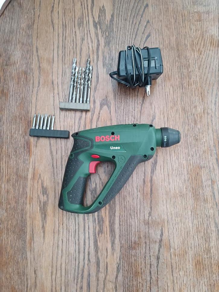 2 batteries pour marteau rotatif Bosch 18V UNEO + chargeur., Bricolage & Construction, Outillage | Foreuses, Comme neuf, Enlèvement ou Envoi