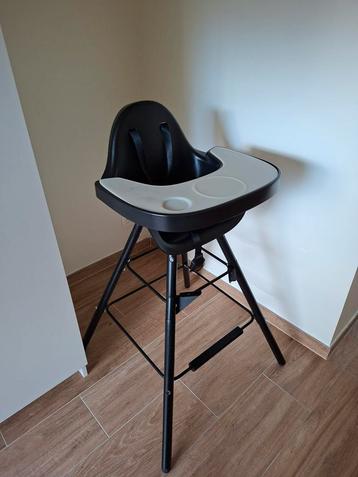  Childhome Evolu eetstoel – volledig zwart – met kussentje beschikbaar voor biedingen