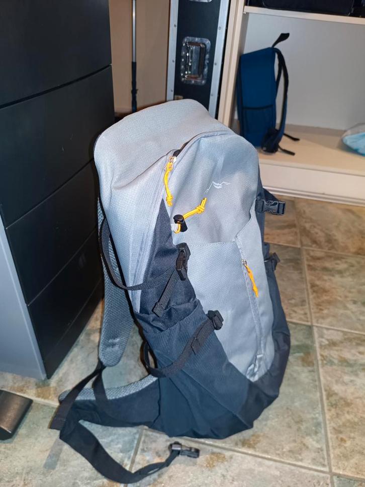 Hiking rugzak, Bijoux, Sacs & Beauté, Sacs | Sacs à dos, Neuf, Autres marques, 25 à 40 cm, 30 à 45 cm, Attache-remorque, Enlèvement