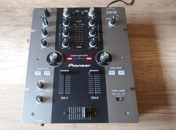 Pioneer DJM-250-K DJ Mixer.