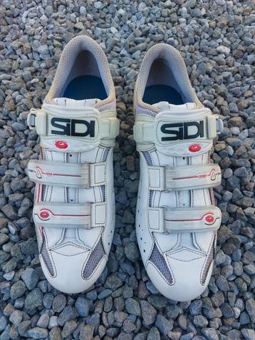 Sidi fietsschoenen.maat 45 racefietsschoenen carbon zool  beschikbaar voor biedingen