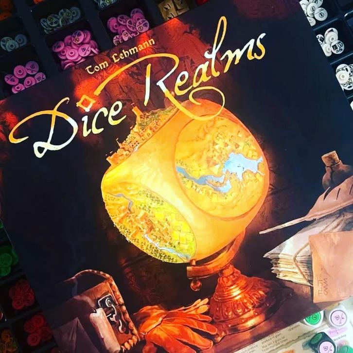 Dice Realms - ongeopend - Originele verpakking - 2-4 persons, Hobby en Vrije tijd, Gezelschapsspellen | Bordspellen, Nieuw, Ophalen